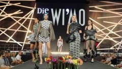 Vor der Aussteller-Modenschau präsentierten die Schülerinnen der WI‘MO ihre Outfits.