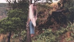 Die Leiche wurde 1990 an einem Baum hängend gefunden.
