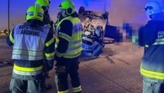 Der Wagen kam am Dach zum Liegen.
