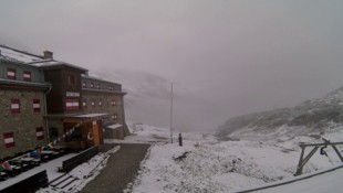 Auch rund um die Franz-Senn-Hütte (2149 m) ist es angezuckert.