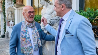 Er kann wieder lachen: Otto Retzer redefreudig im Marchfelderhof bei Peter Grossmann.