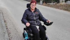 Die 59-Jährige ist immer auf einen Rollstuhl angewiesen.