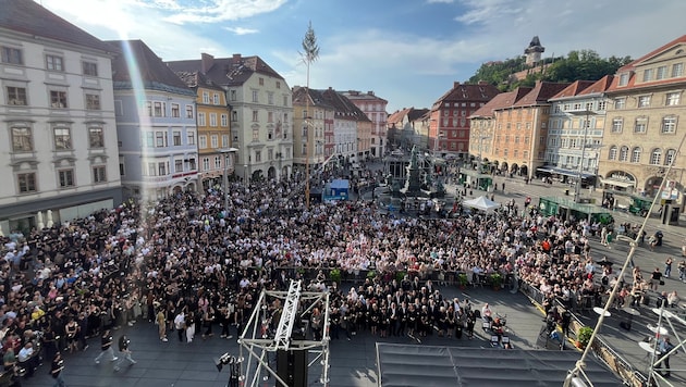Tausende Menschen versammelten sich am Grazer Hauptplatz.
