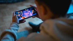 In vielen Kinderzimmern gehört das Handy zum Inventar.